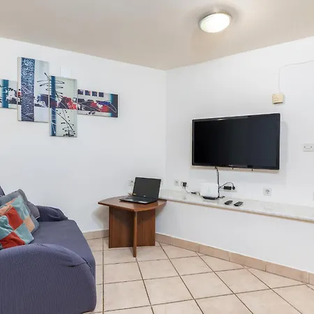 4 Bedroom Lovely In * Воднян