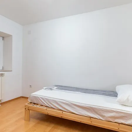 4 Bedroom Lovely In Дом отдыха Воднян