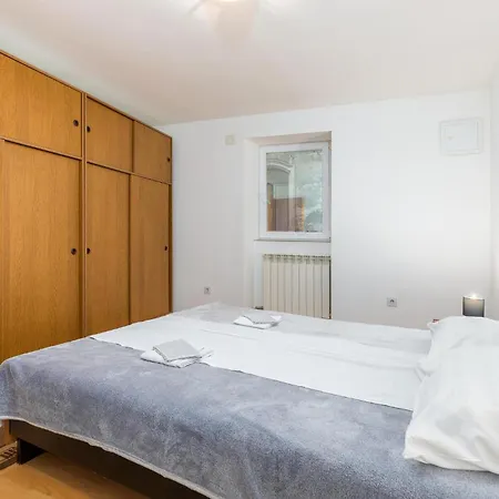 4 Bedroom Lovely In Дом отдыха Воднян