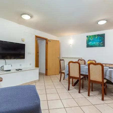 Lovely In With Wifi Holiday home Vodnjan