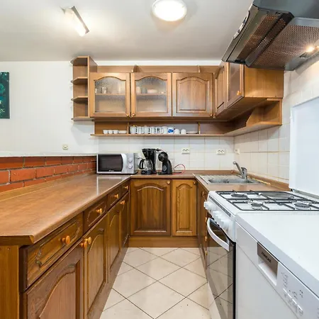 4 Bedroom Lovely In ボドニャン