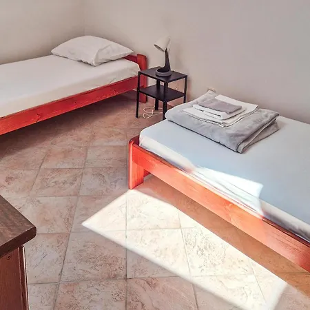 Дом отдыха 4 Bedroom Lovely In *